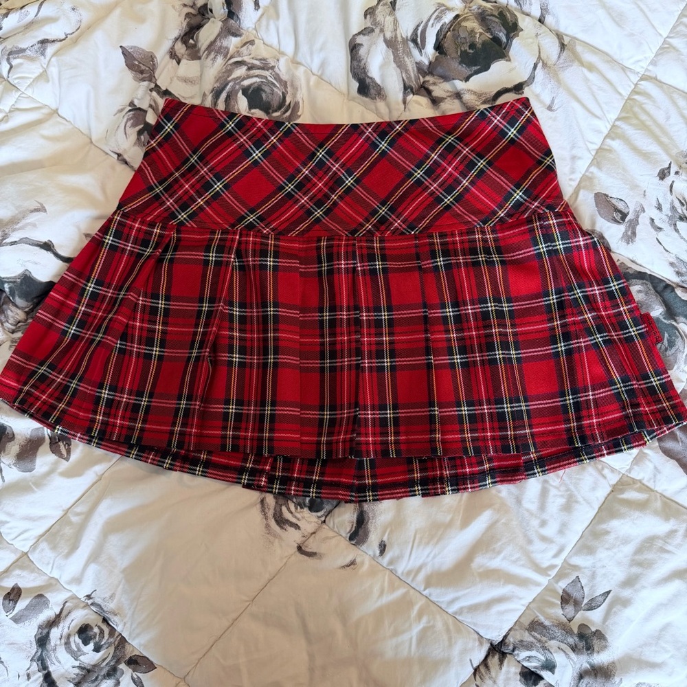 Tripp NYC size large Red plaid pleated skirt